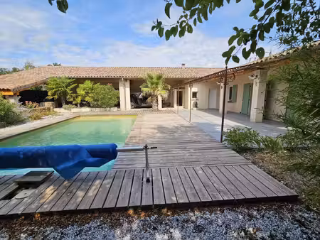 spacieuse villa t6 de plain pied avec piscine