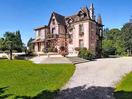 exclusivite - varaville - proche mer. villa anglo-normande d'exception et son parc.