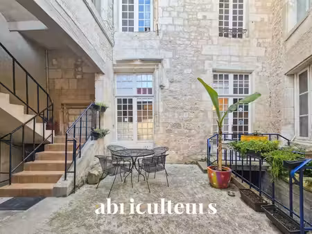 duplex de caractère avec cheminée en vente à saintes centre (17100)