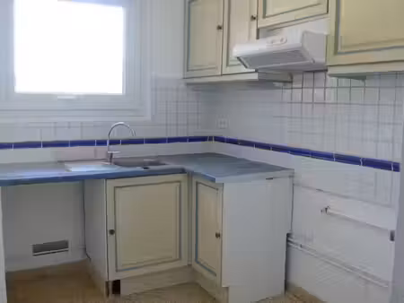 location appartement 3 pièces 60 m² à nimes (30000)  703 €
