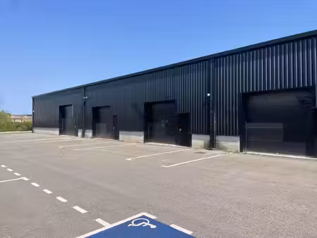 4 lots type box-entrepôt de 90 m² à maubec