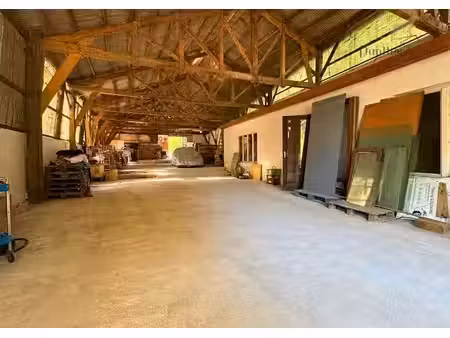 local 550m2 larcay