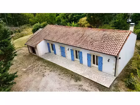 maison à quelques kilomètres à l'ouest de bergerac sur 4860 m² de terrain avec piscine