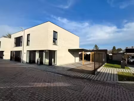 moderne nieuwbouwwoning voorzien van 3 slaapkamers en car...