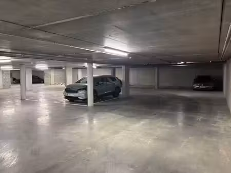 5 places de parking souterraines à louer — eksterlaar  deurn