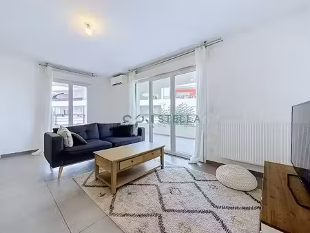 location meublée appartement 3 pièces 56.5 m² à afa (20167)  1 095 €