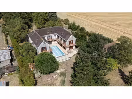 villa familiale avec parc de 1 7 hectare et piscine à marcé-