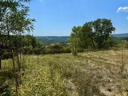 un des plus beau petit terrains à pierrevert