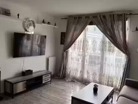location meublée appartement 2 pièces 48 m² à suresnes (92150)  1 399 €
