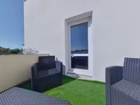 t2 avec terrasse et garage à st avertin