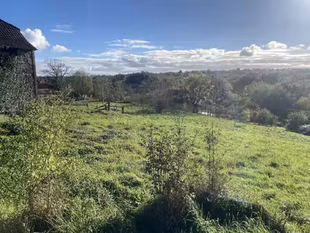 très bel ensemble en ségala : grange  séchoir et hangar  sur 4600m²