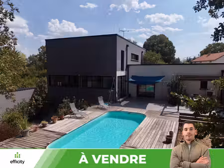 maison 8 pièces - 230 m²