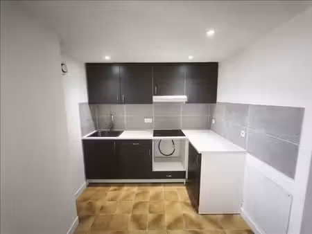maison - 98 m2 - 3 pièces - non meublé