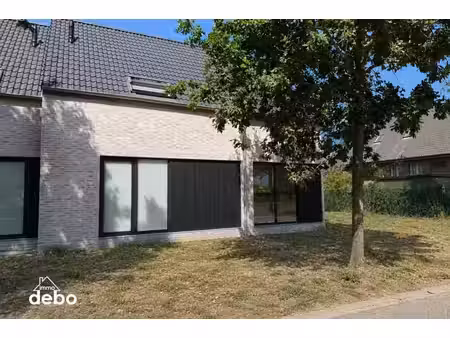 halfopen energiezuinige nieuwbouwwoning met 3 slaapkamers...