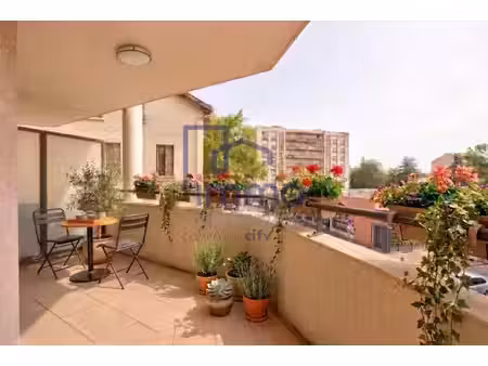 t2 de 49 m² avec balcon – hyper centre de saint-fons