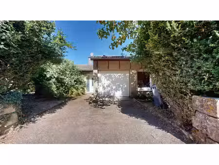 maison plain pied sur 13.65 ares de terrain.