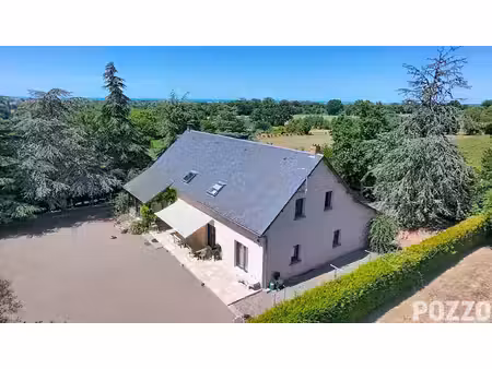 à vendre - maison dans le bourg de bréhal de 255m² au calme avec parc arboré
