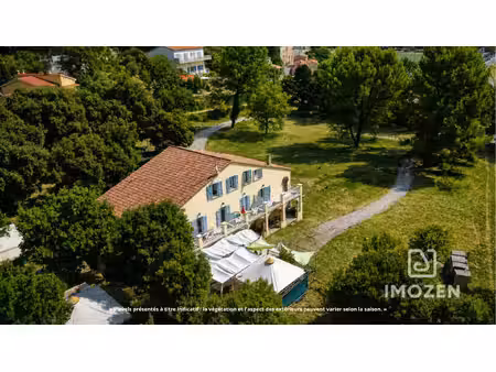 propriété 334 m2 - 7 082 m2 de terrain -activité locative e