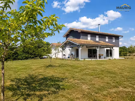 villa de 200m2 garage avec 6.5 hectares ideal pour chevaux