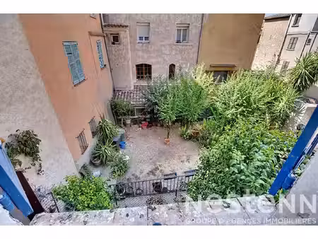a vendre sur lorgues -immeuble en centre-ville avec jardin et fort potentiel