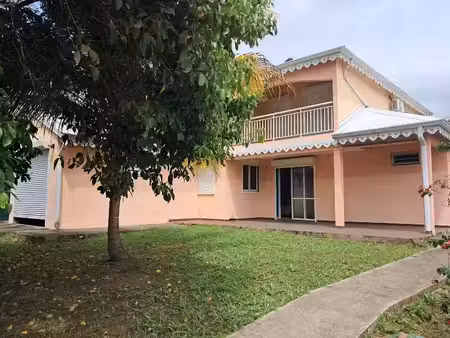 location meublée maison 3 pièces 90 m² à capesterre belle eau (97130)  1 150 €