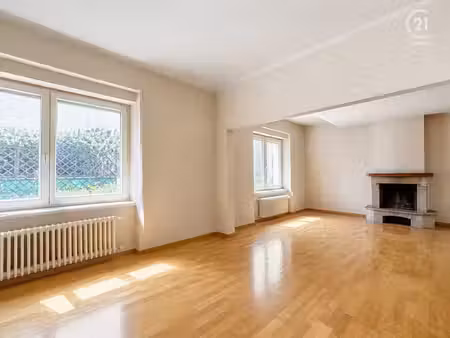 duplex de 140 m² avec terrasse dans le centre de soignies
