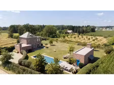 uniek landhuis met zwembad en bijgebouwen op ca. 1 hectare