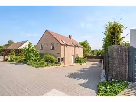 villa aux volumes généreux avec espace prof. indépendant