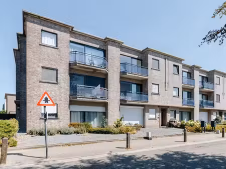 ruim lichtrijk appartement te vremde.