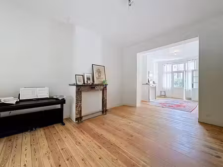 laeken : appartement 1 chambre + bureau/dressing de 99m².