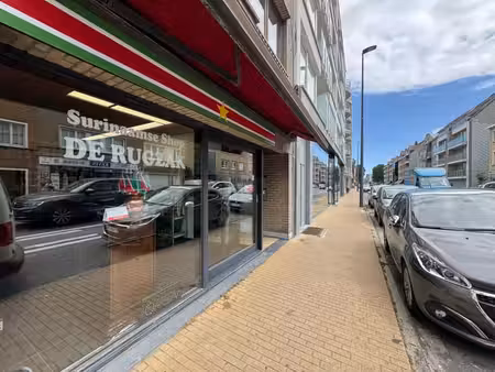 handelsgelijkvloers 60m² aan drukke invalsweg oostende