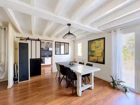 le calme d’un écrin de verdure proche du bourg