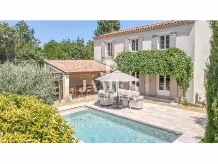 maison avec piscine à pied du centre - paradou