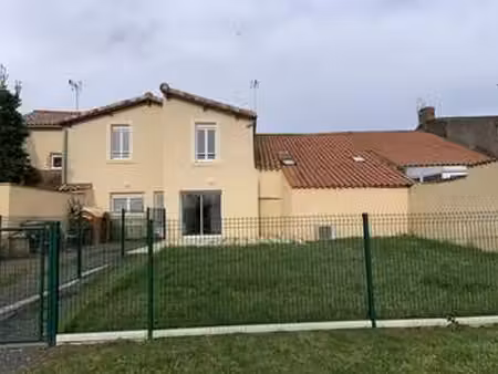 location maison à saint-hilaire-de-voust (85120) : à louer / 91m² saint-hilaire-de-voust