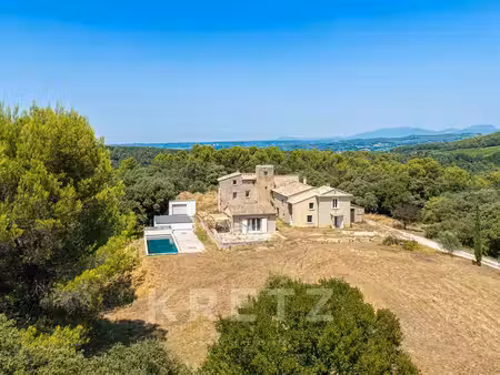 une ferme provençale d'exception 48 hectares de nature préserv