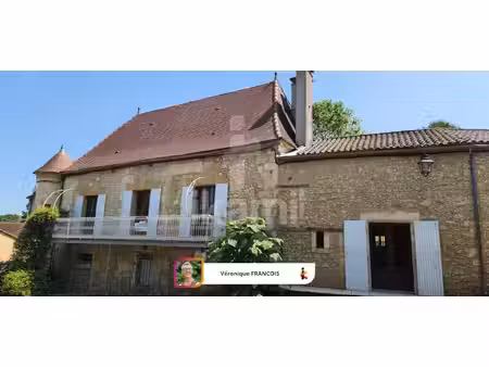 maison historique en pierre avec dépendances et parc arboré