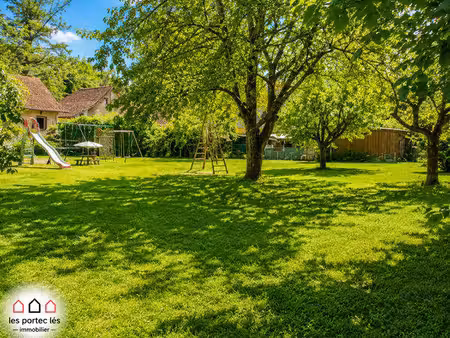entre-deux-guiers beau terrain plat constructible d’environ 890m²