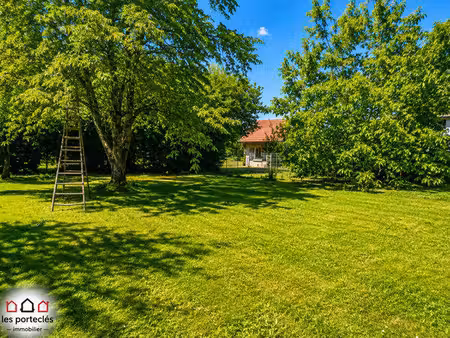 entre-deux-guiers beau terrain plat constructible d’environ 930m²