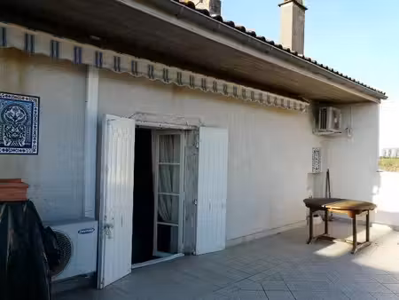 maison dans hameau avec terrase