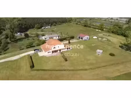 grande propriété évolutive avec deux espaces d'habitation et plus de 2 hectares de...