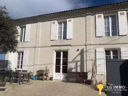 maison de bourg en pierres entièrement rénovée  203 m2  5 chambres  terrasse et potager