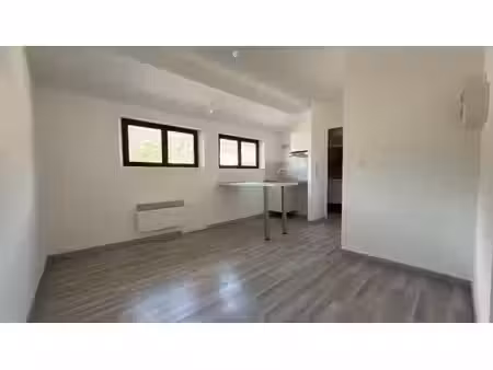location appartement 1 pièce 21 m² à gémenos (13420)