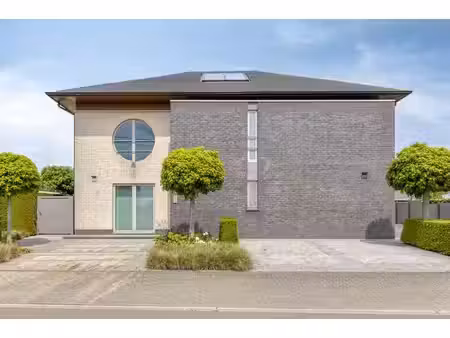 commercieel te koop in baasrode met 4 slaapkamers