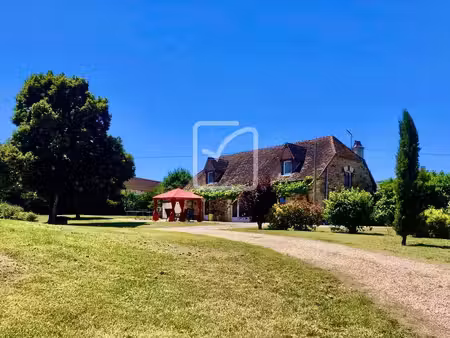 propriété d'exception entre padirac et rocamadour 32 hectares  2 maisons habitables...