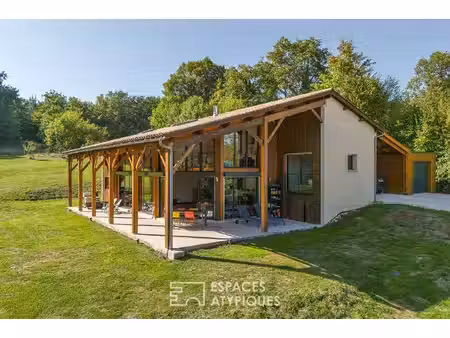 élégante maison contemporaine à l'abri des regards.