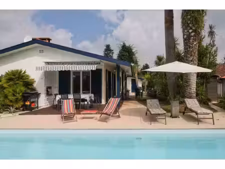 derrière son portail se cache une belle surprise… une villa de plain-pied entièrement réno