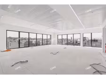 location local professionnel 721m²
