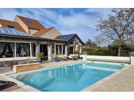 propriété contemporaine avec parc  piscine à 1h30 de paris.