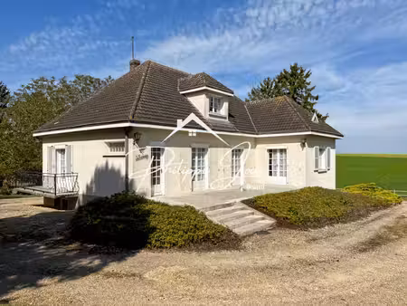 maison 5 pièces de 131 m2 à perceneige 89260