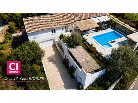 maison récente 7 pièces avec piscine à vendre à sainte-anastasie-sur-issole